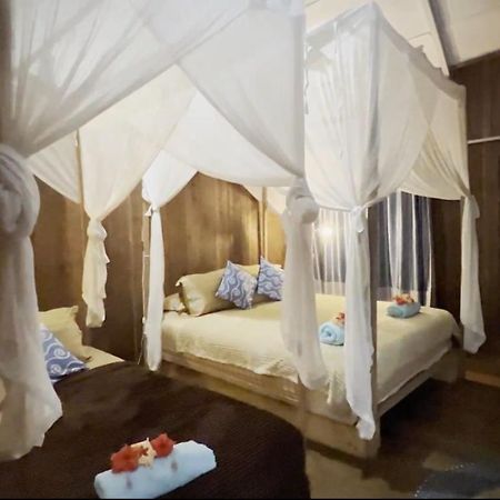 Mentawai Surf Camp Hotel Muarasiberut Kültér fotó