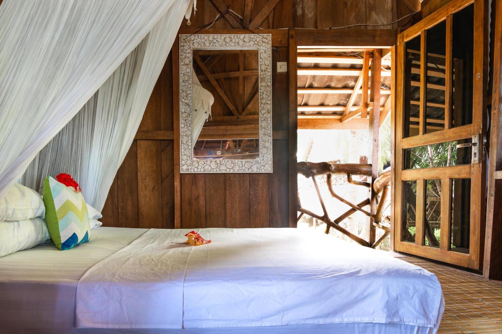Mentawai Surf Camp Hotel Muarasiberut Kültér fotó